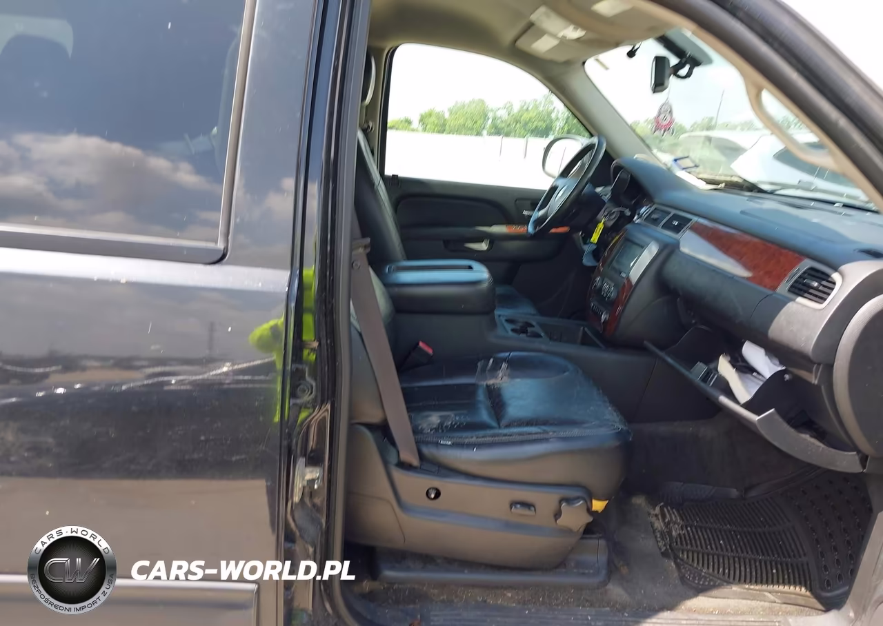 2011 Chevrolet Tahoe Ls VIN:1GNSCAE03BR340070 - 5