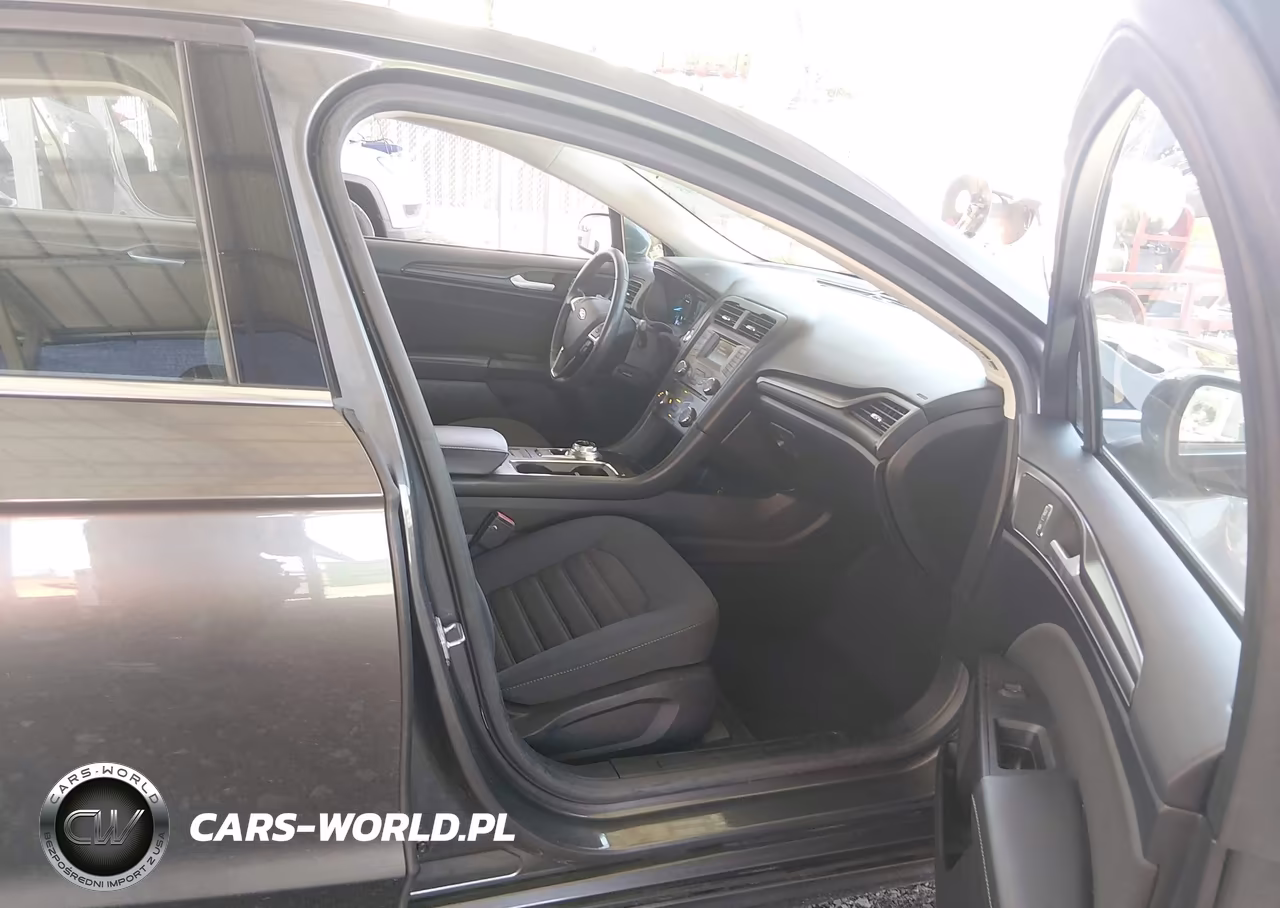 2018 Ford Fusion S VIN:3FA6P0G77JR228562 - 5