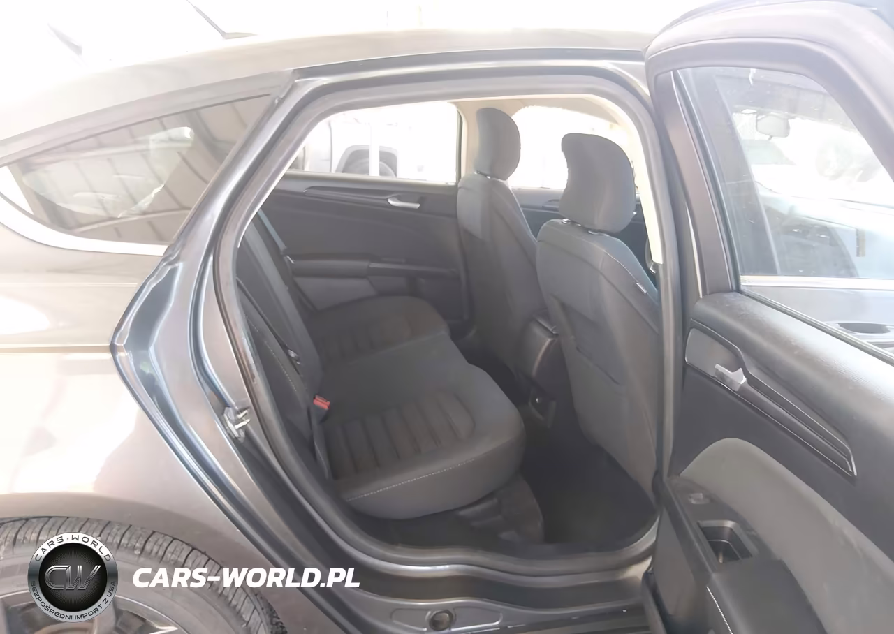 2018 Ford Fusion S VIN:3FA6P0G77JR228562 - 8
