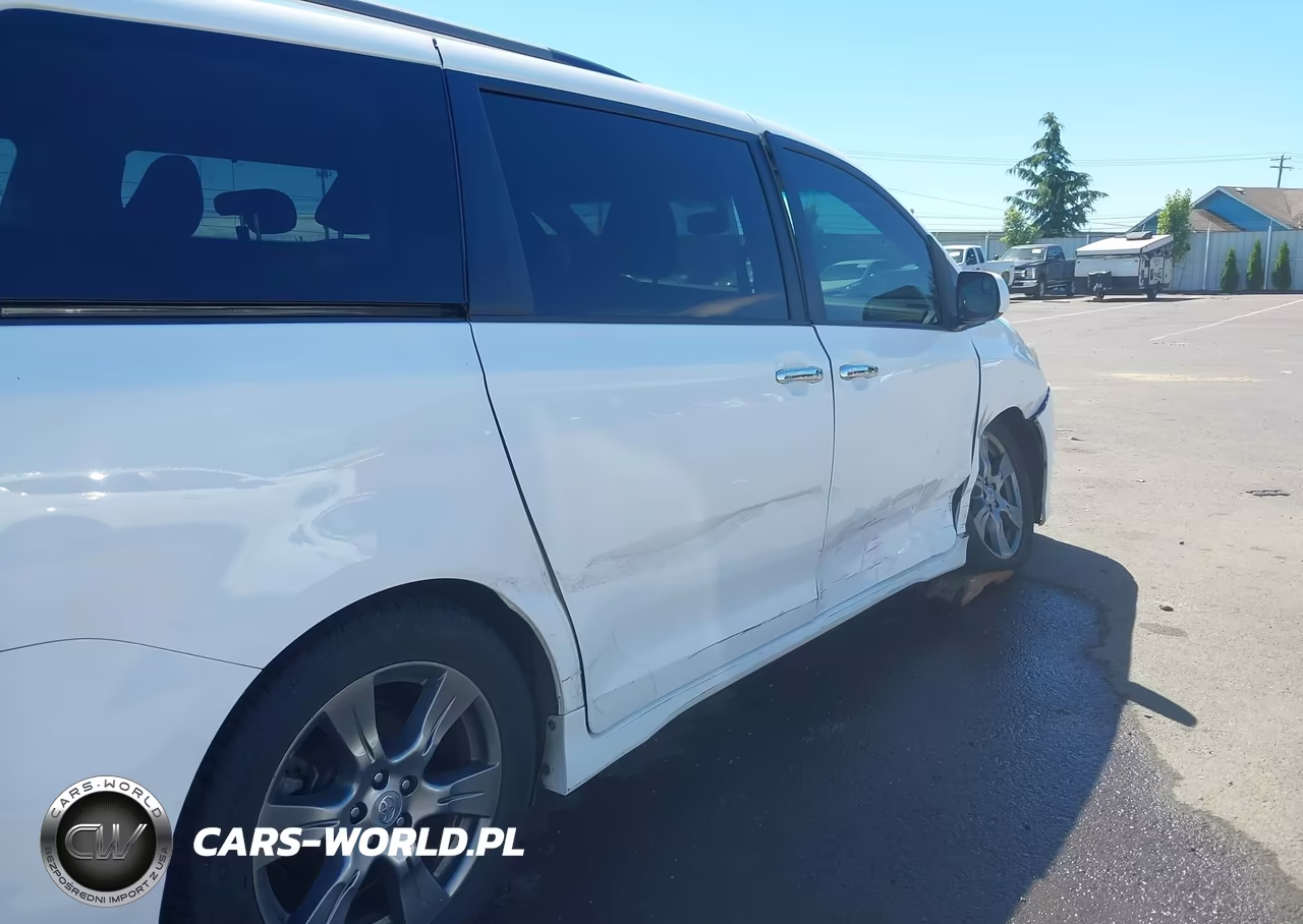 2017 Toyota Sienna Se 8 Passenger VIN:5TDXZ3DC8HS818305 - 18