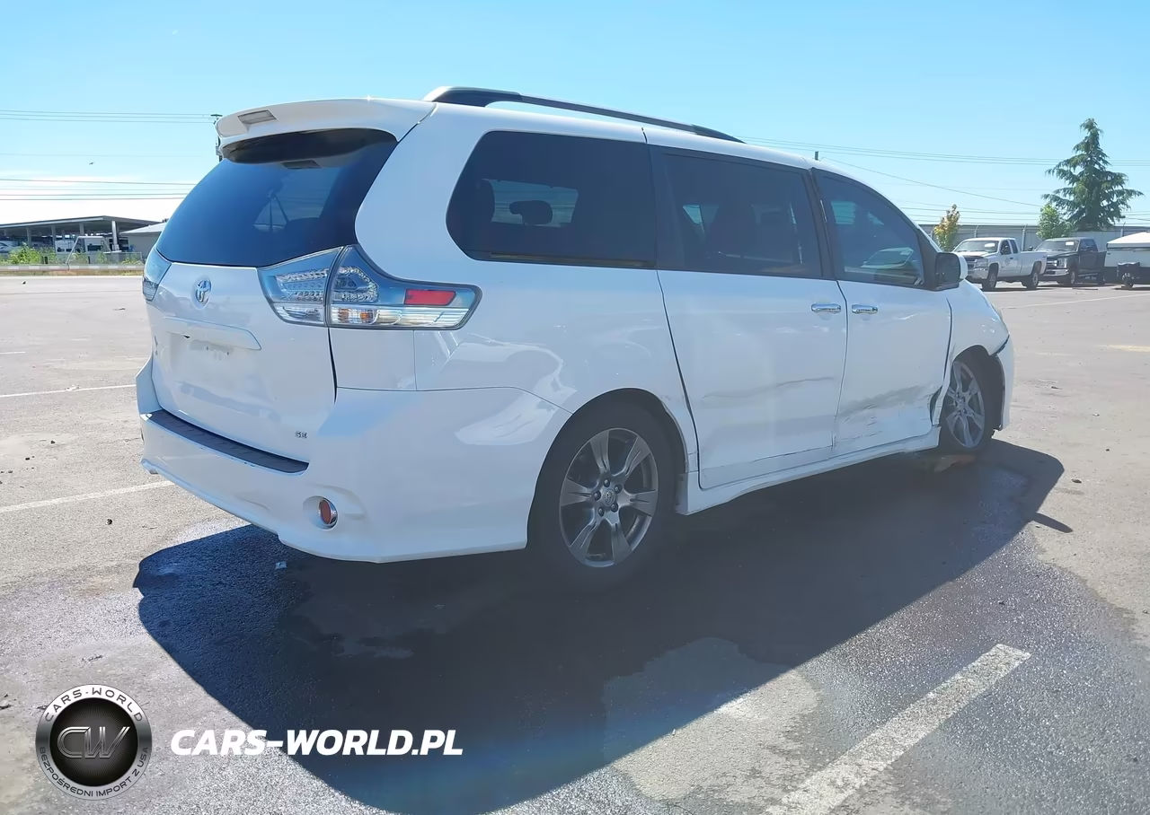 2017 Toyota Sienna Se 8 Passenger VIN:5TDXZ3DC8HS818305 - 4