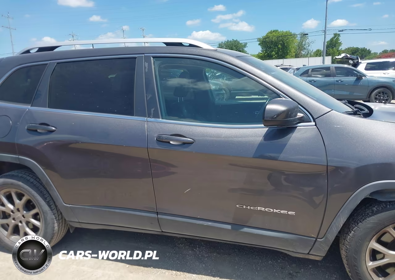 2018 Jeep Cherokee Latitude Plus Fwd VIN:1C4PJLLB8JD621796 - 13