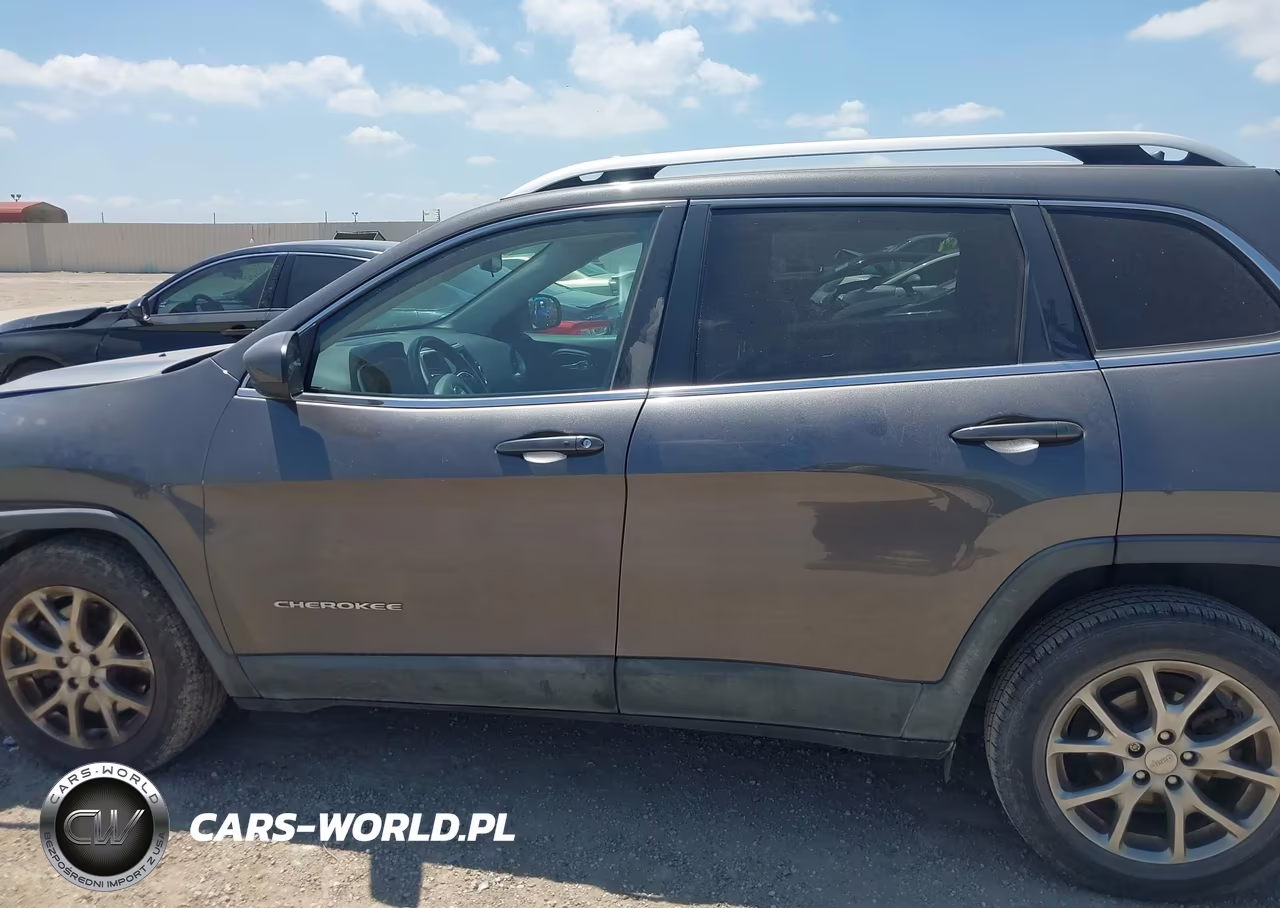 2018 Jeep Cherokee Latitude Plus Fwd VIN:1C4PJLLB8JD621796 - 14