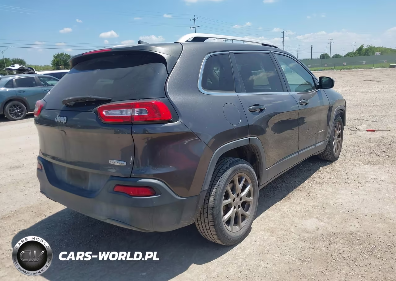 2018 Jeep Cherokee Latitude Plus Fwd VIN:1C4PJLLB8JD621796 - 4