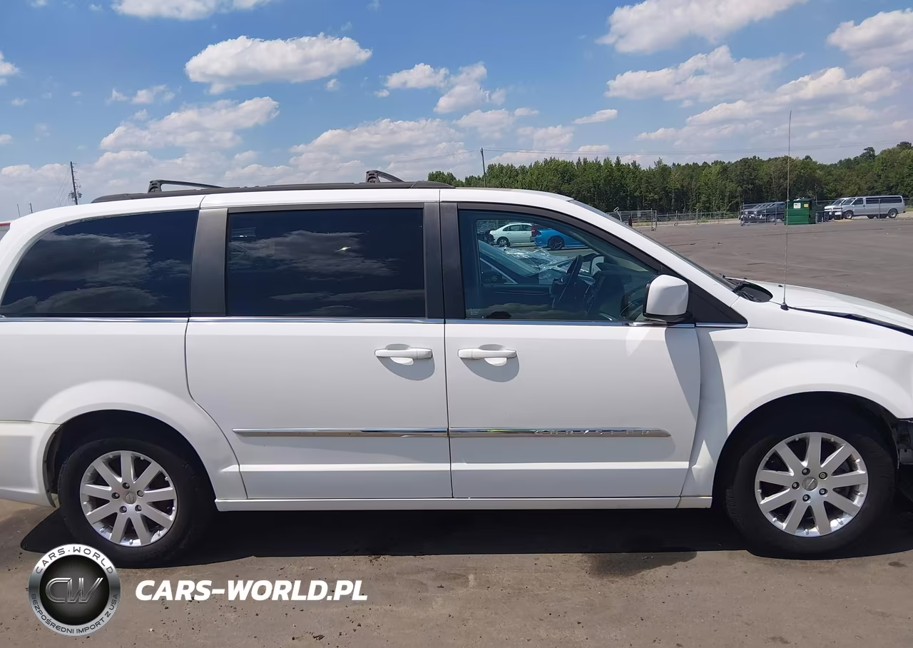 2015 Chrysler Town & Country Touring VIN:2C4RC1BG7FR539695 - 13