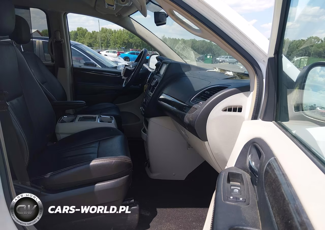 2015 Chrysler Town & Country Touring VIN:2C4RC1BG7FR539695 - 5
