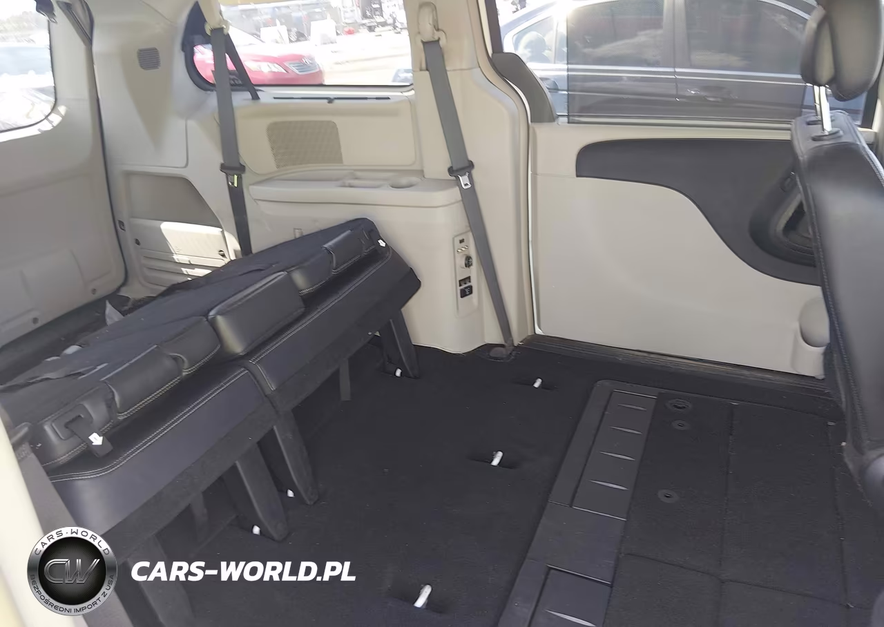 2015 Chrysler Town & Country Touring VIN:2C4RC1BG7FR539695 - 8