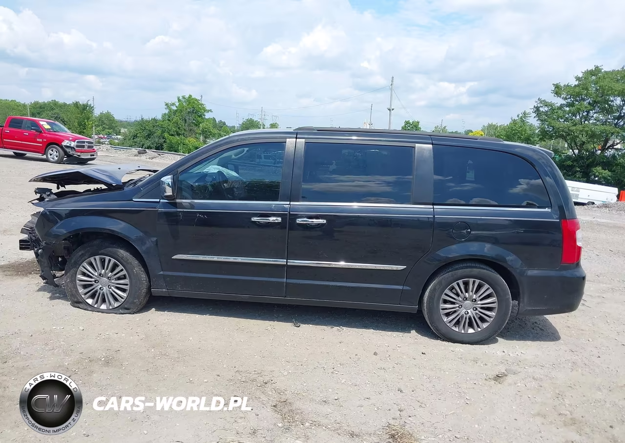 2016 Chrysler Town & Country Touring-L Anniversary Edition VIN:2C4RC1CG5GR207612 - 13