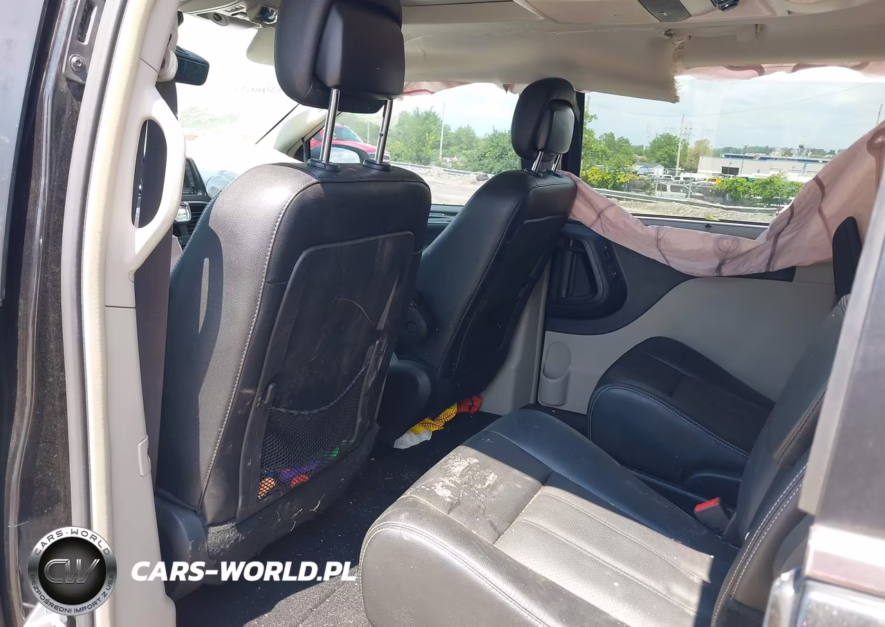 2016 Chrysler Town & Country Touring-L Anniversary Edition VIN:2C4RC1CG5GR207612 - 8