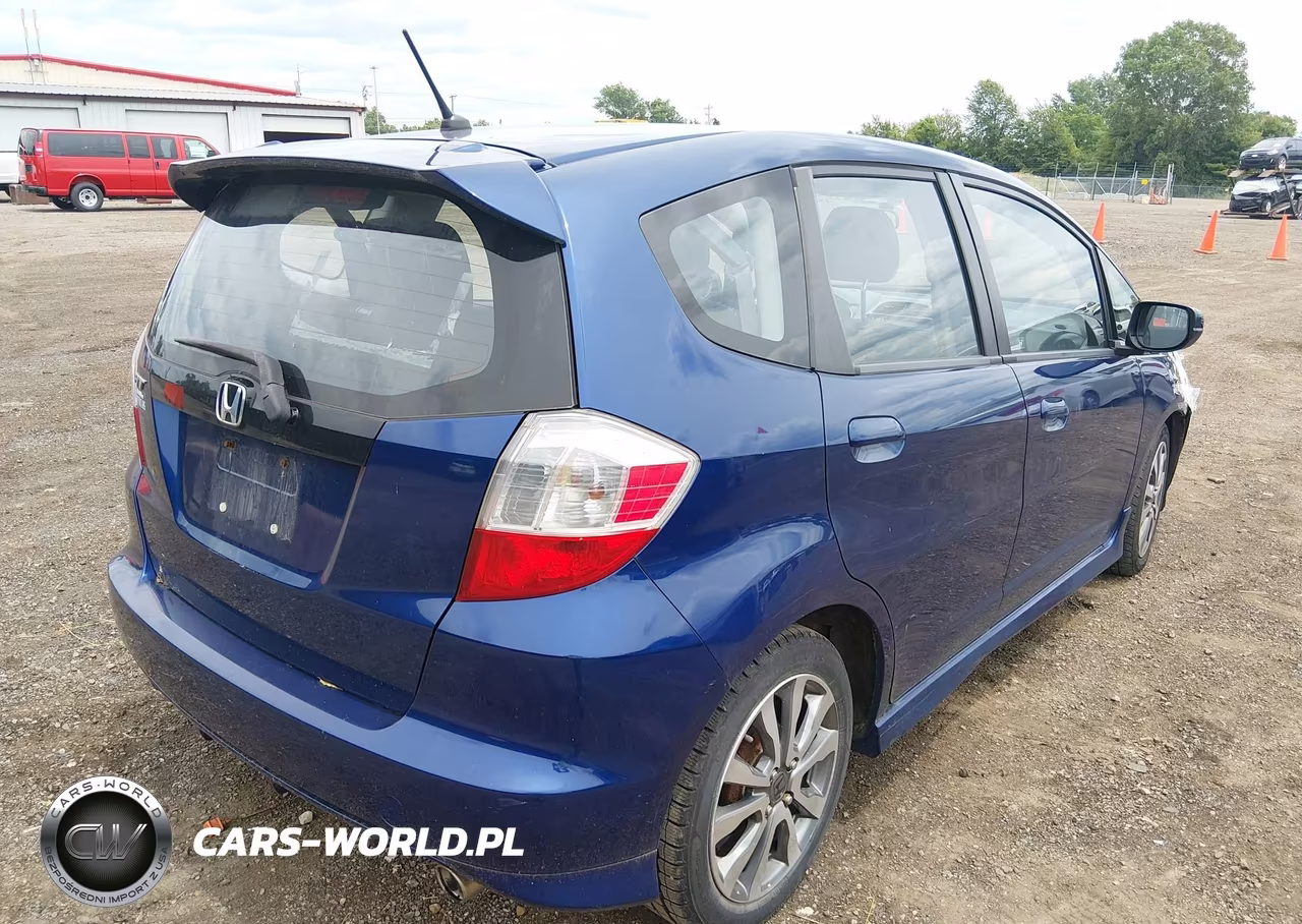 2013 Honda Fit Sport VIN:JHMGE8H53DC063224 - 4