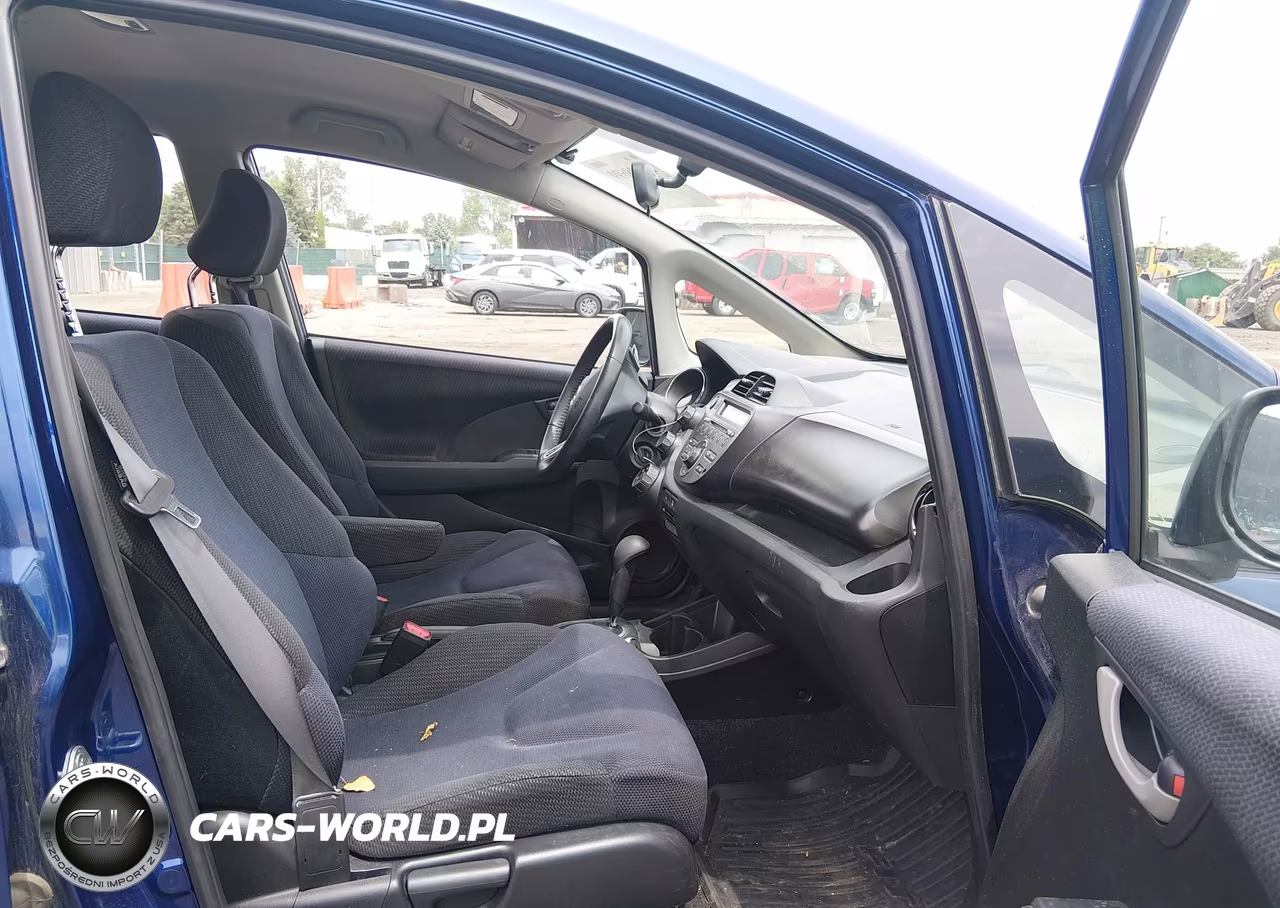 2013 Honda Fit Sport VIN:JHMGE8H53DC063224 - 5