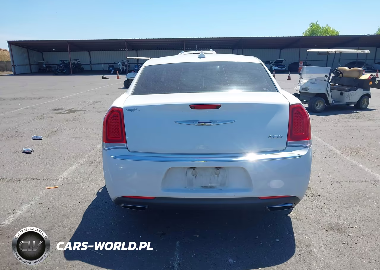 2018 Chrysler 300 Touring L VIN:2C3CCAAG8JH117512 - 17