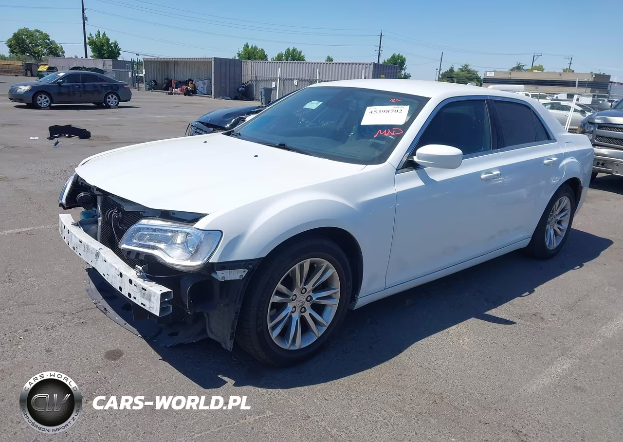 2018 Chrysler 300 Touring L VIN:2C3CCAAG8JH117512 - 2