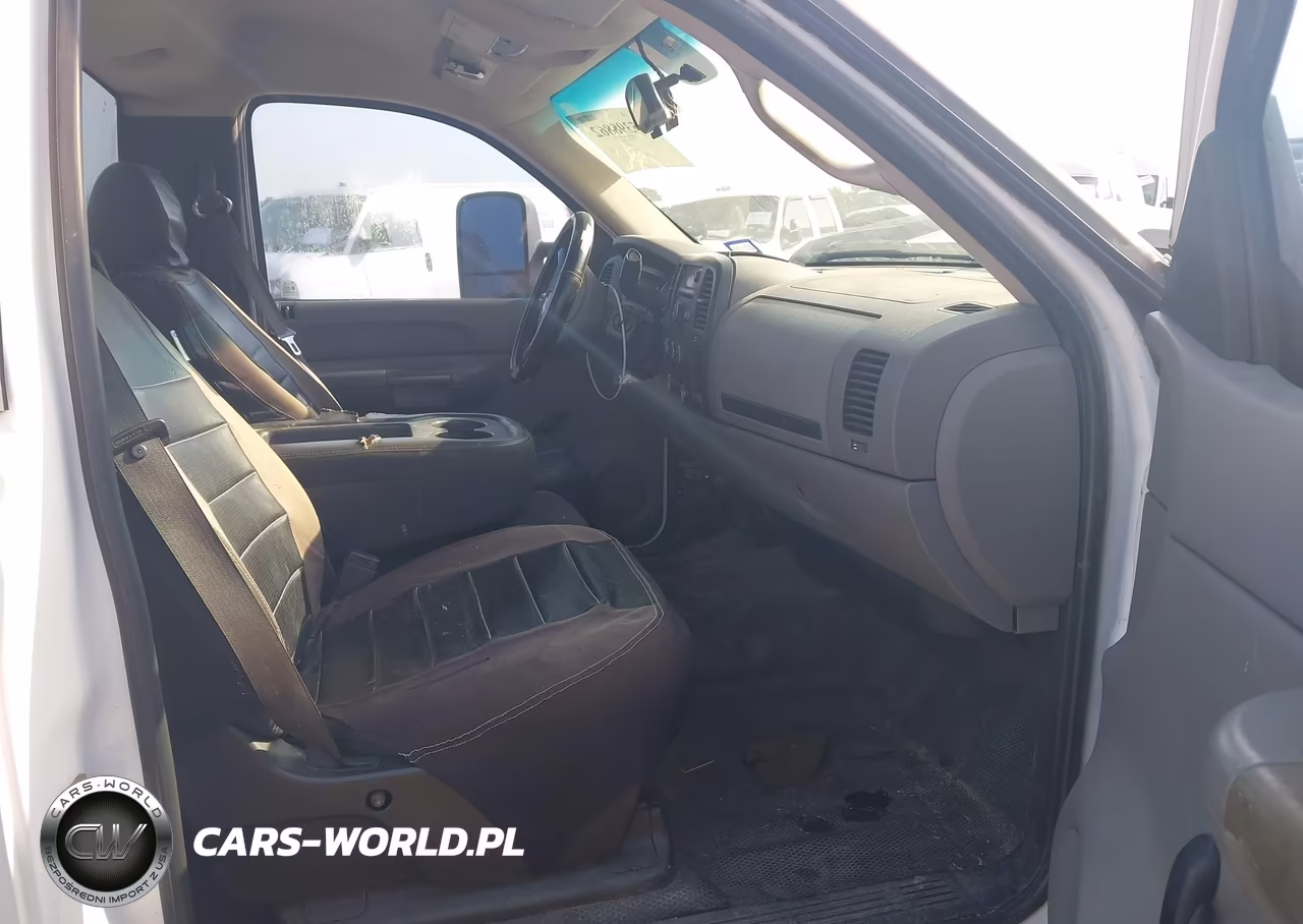2008 Chevrolet Silverado 2500Hd Work Truck VIN:1GBHC24K88E189114 - 5