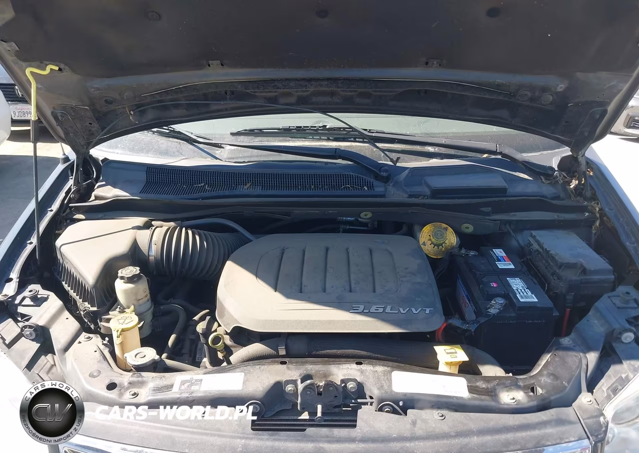 2015 Chrysler Town & Country Touring VIN:2C4RC1BG0FR577821 - 10