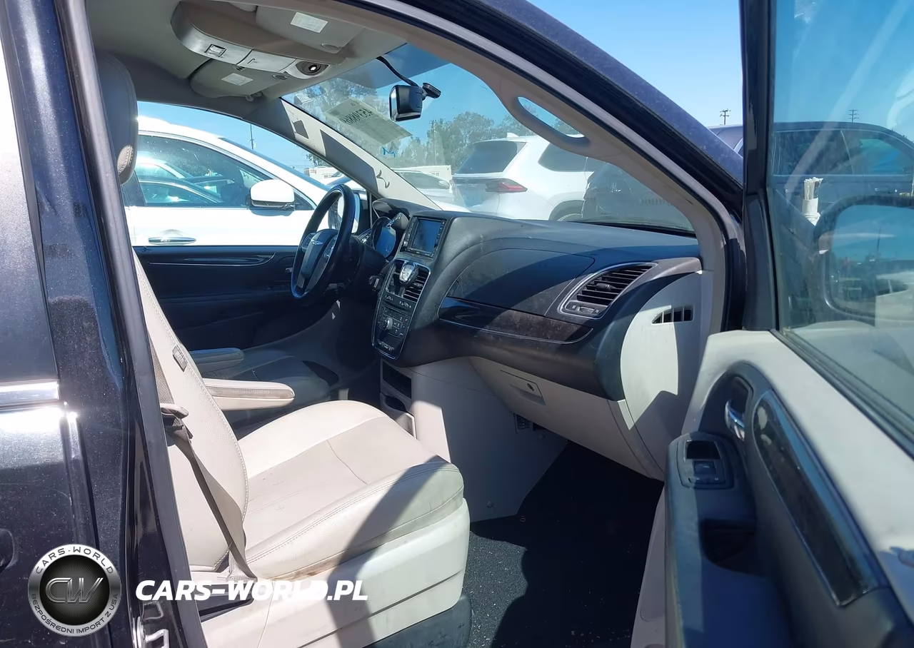 2015 Chrysler Town & Country Touring VIN:2C4RC1BG0FR577821 - 5