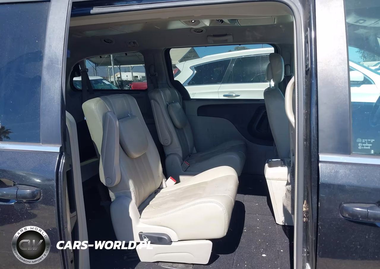 2015 Chrysler Town & Country Touring VIN:2C4RC1BG0FR577821 - 8
