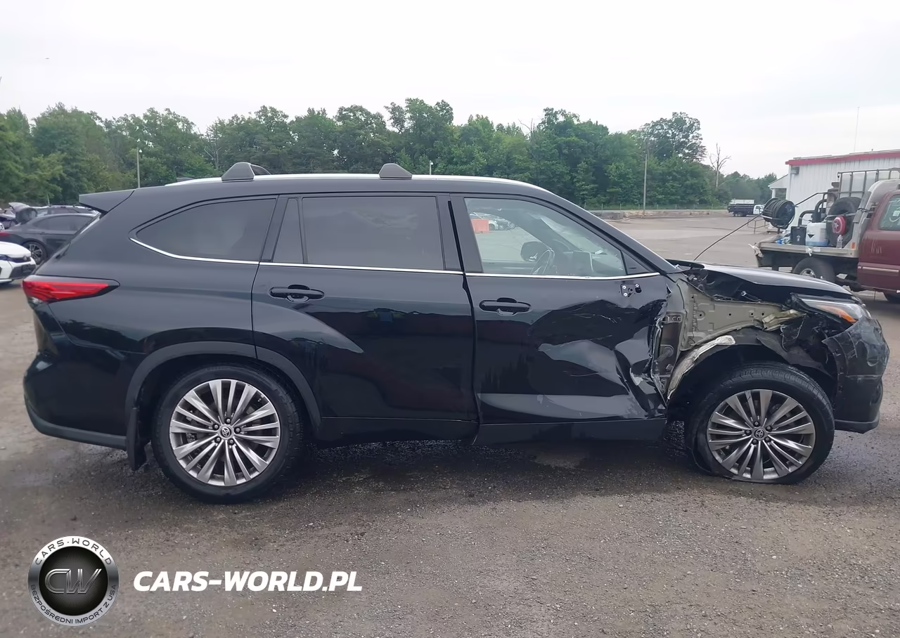 2022 Toyota Highlander Platinum VIN:5TDFZRBH6NS206242 - 13