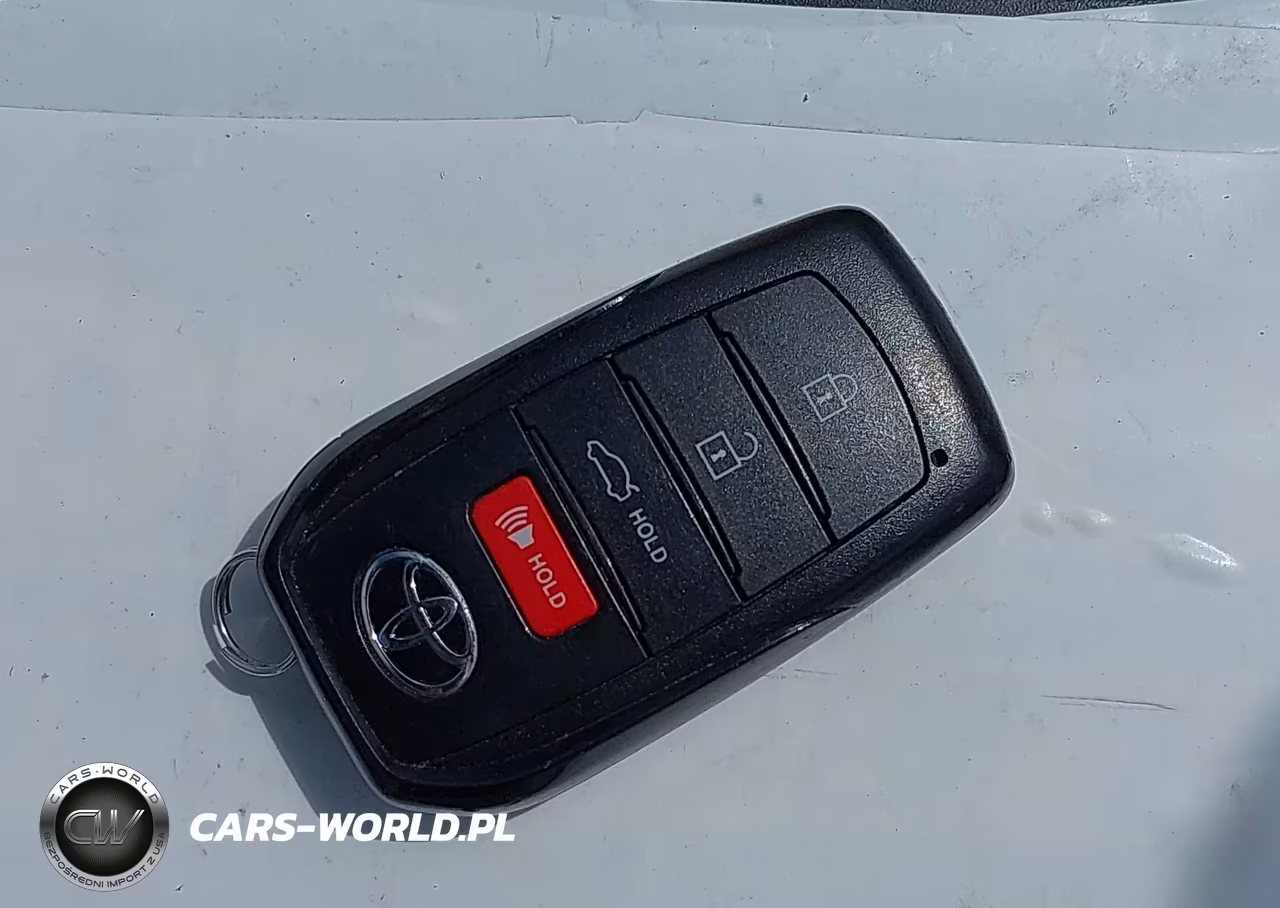 2025 Toyota Camry Le VIN:4T1DAACKXSU543669 - 11