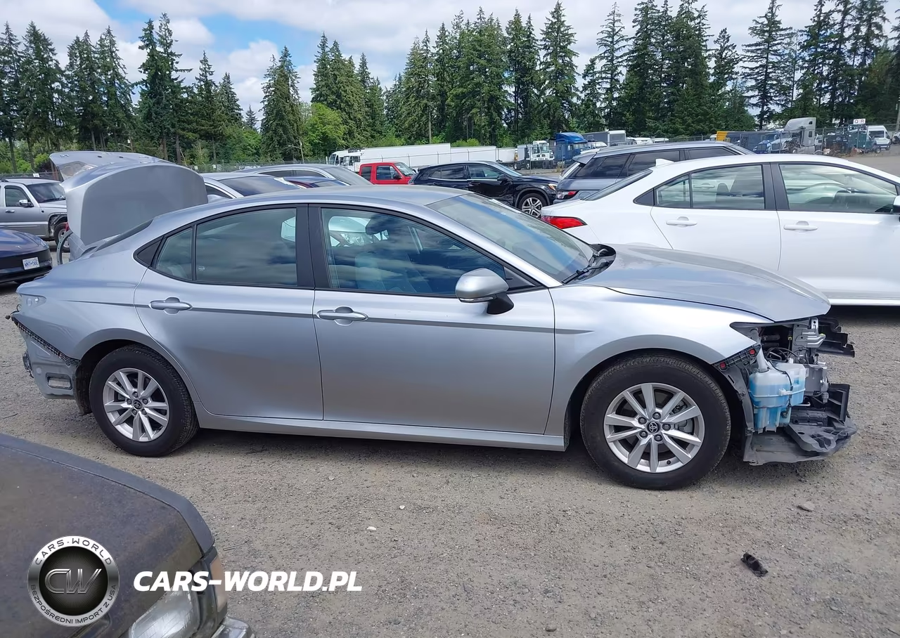2025 Toyota Camry Le VIN:4T1DAACKXSU543669 - 14