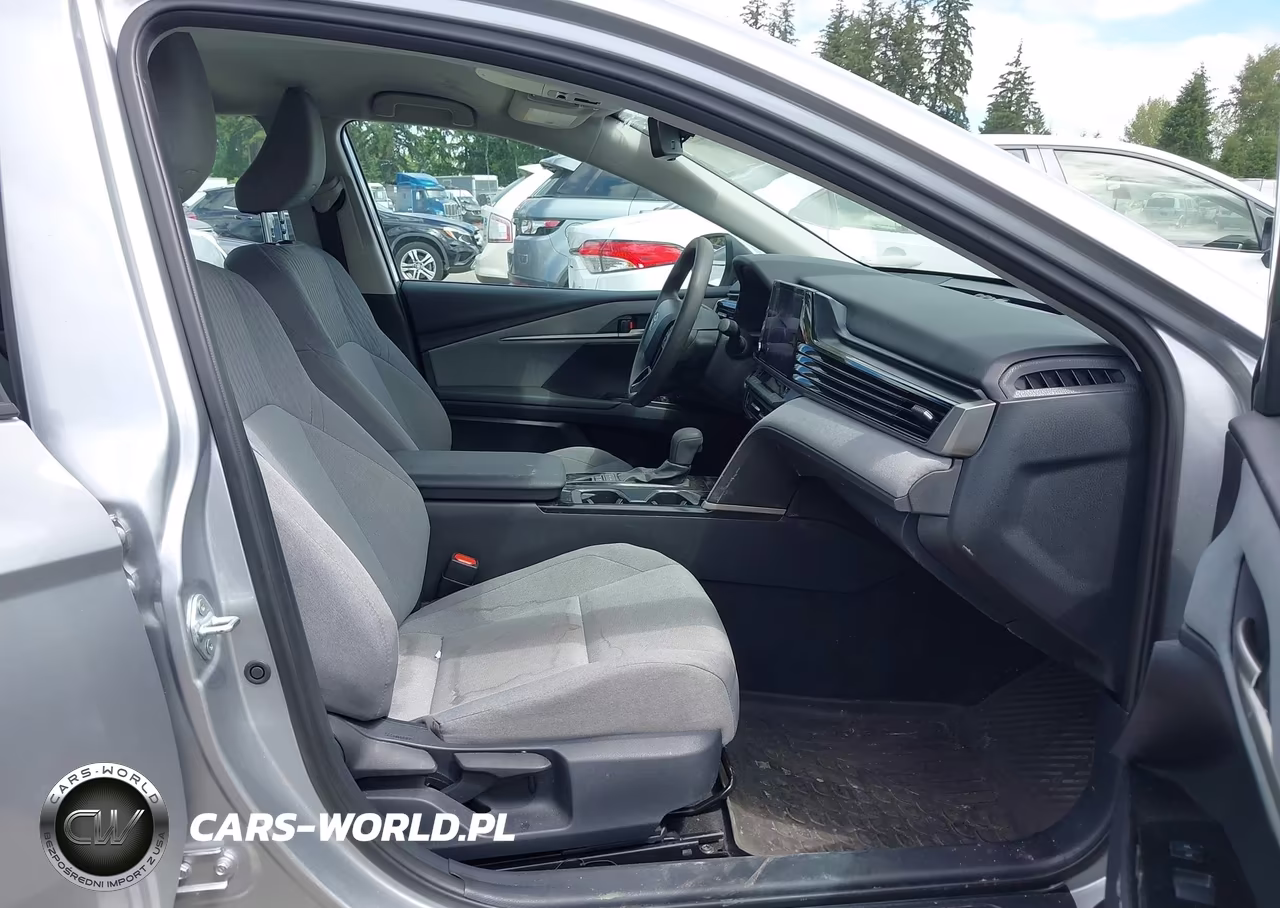 2025 Toyota Camry Le VIN:4T1DAACKXSU543669 - 5