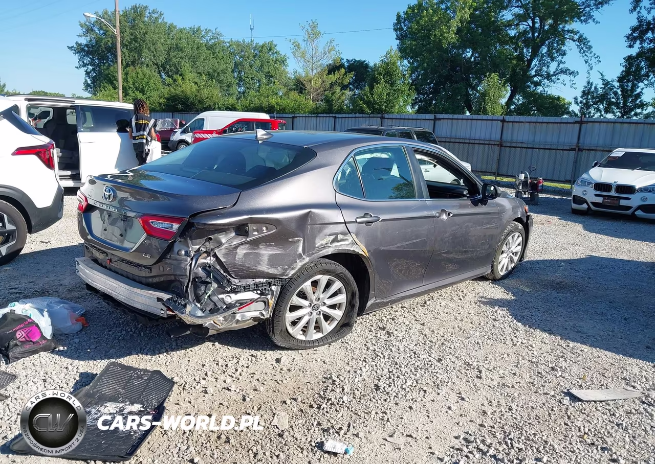 2019 Toyota Camry Le VIN:4T1B11HK7KU178917 - 4