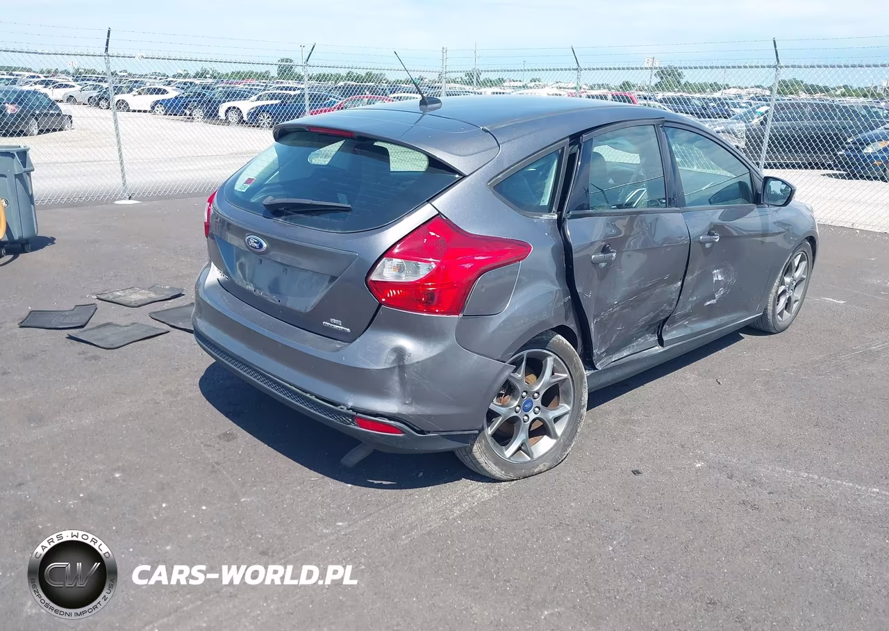 2014 Ford Focus Se VIN:1FADP3K23EL129391 - 4