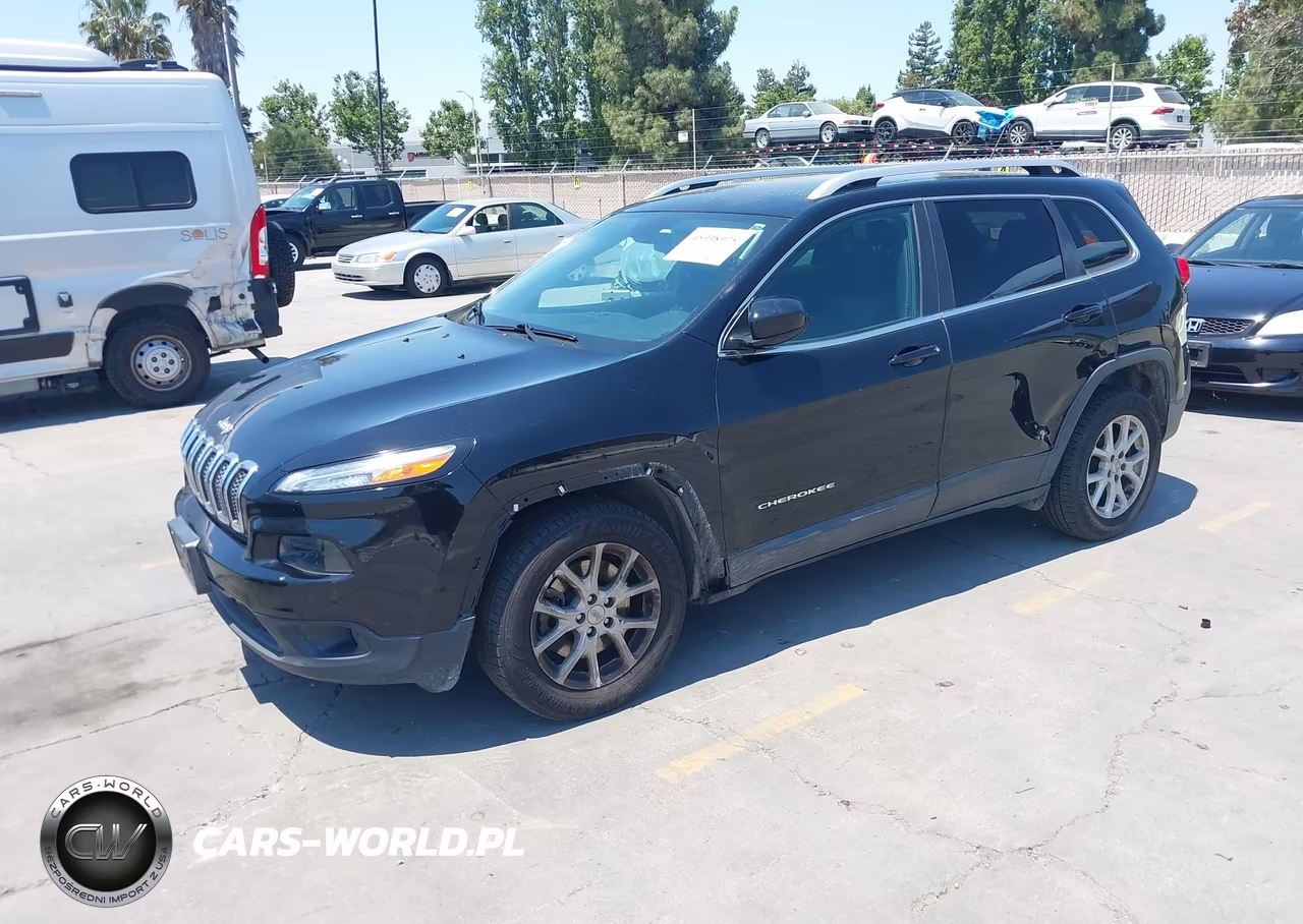 2018 Jeep Cherokee Latitude Fwd VIN:1C4PJLCB7JD561123 - 2
