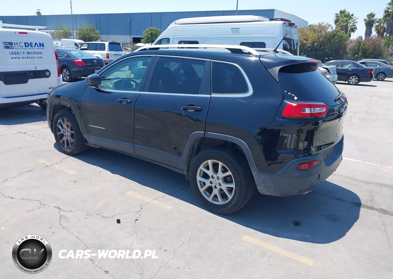 2018 Jeep Cherokee Latitude Fwd VIN:1C4PJLCB7JD561123 - 3