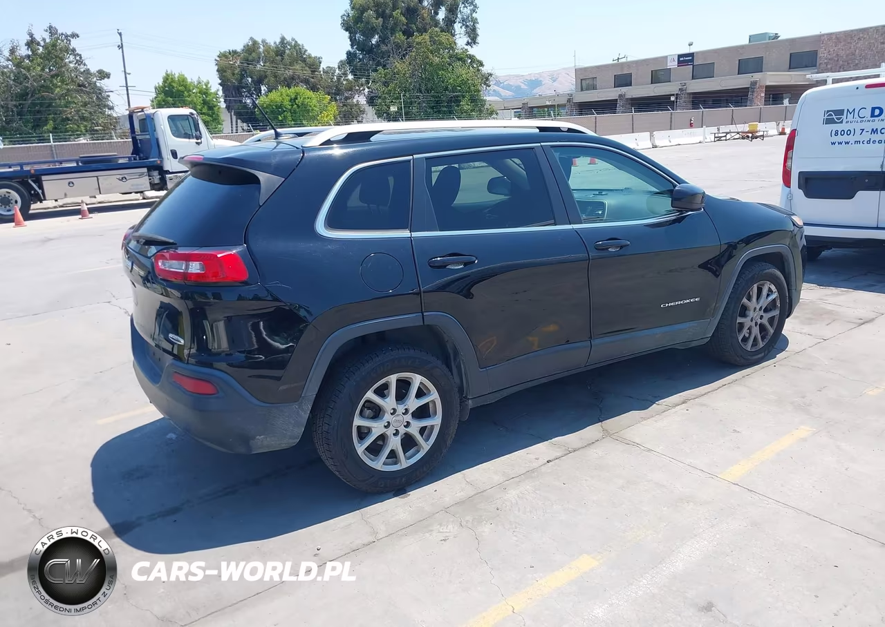 2018 Jeep Cherokee Latitude Fwd VIN:1C4PJLCB7JD561123 - 4