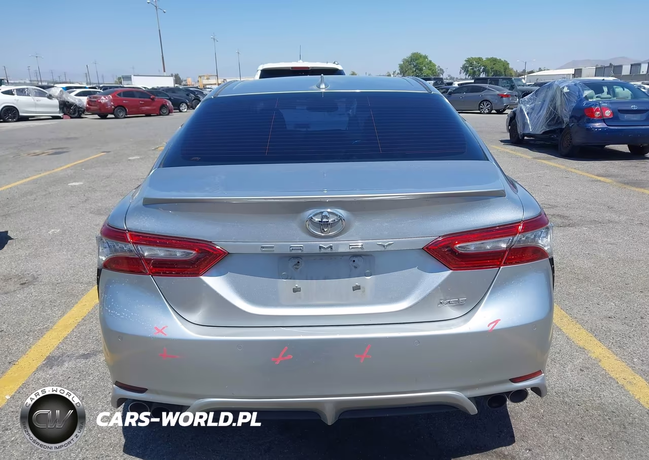 2018 Toyota Camry Xse VIN:4T1B61HK6JU153684 - 17