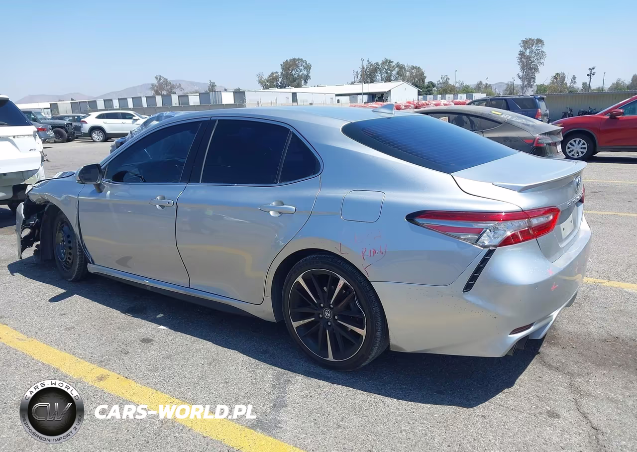 2018 Toyota Camry Xse VIN:4T1B61HK6JU153684 - 3