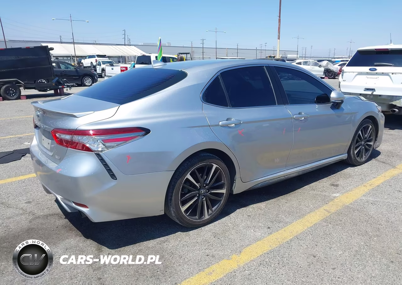 2018 Toyota Camry Xse VIN:4T1B61HK6JU153684 - 4