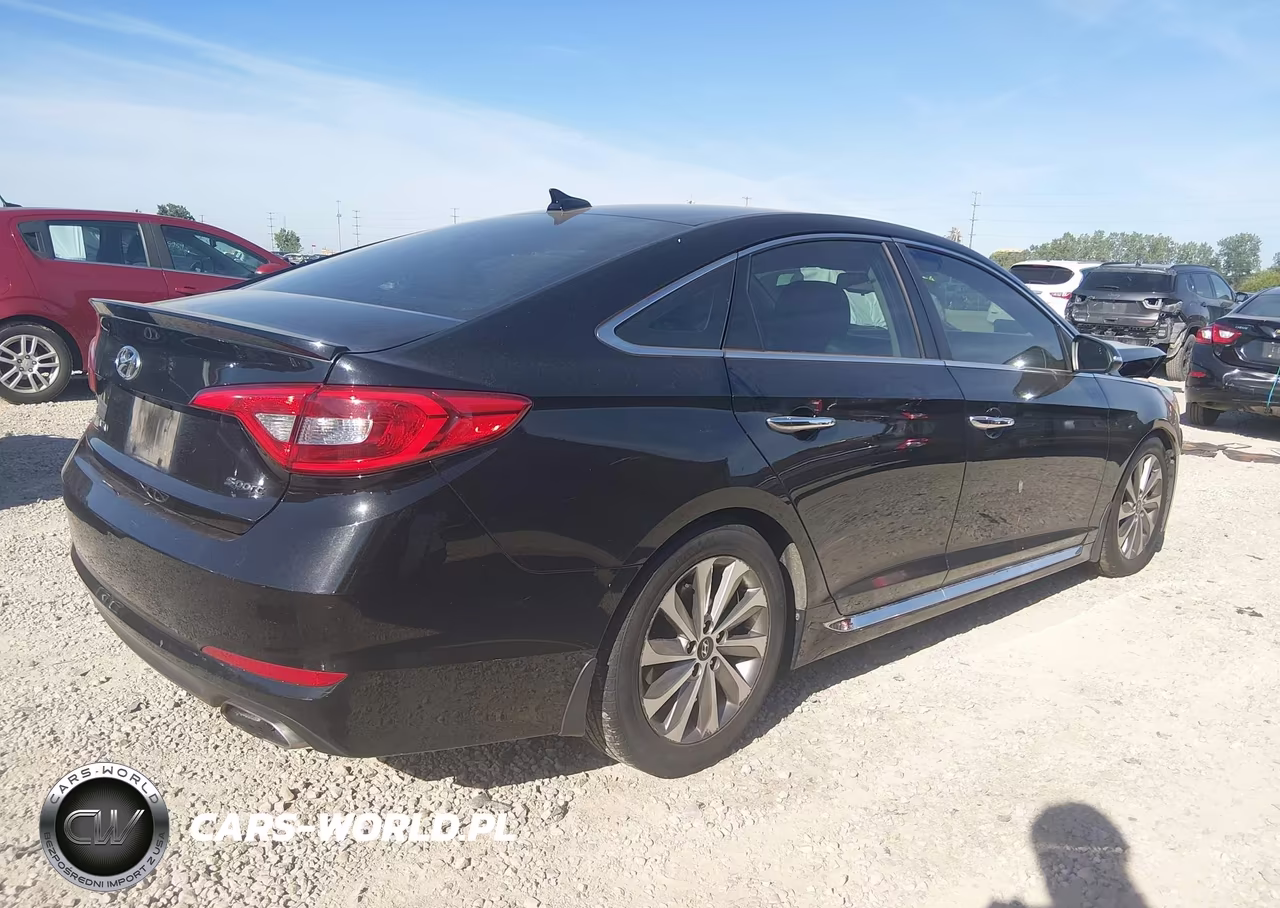 2017 Hyundai Sonata Sport VIN:5NPE34AFXHH451121 - 4