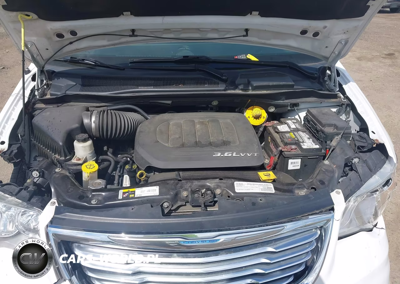 2016 Chrysler Town & Country Touring VIN:2C4RC1BG7GR121638 - 10
