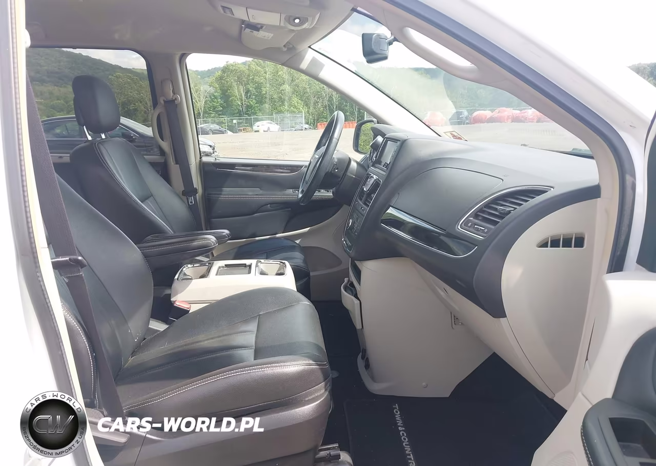 2016 Chrysler Town & Country Touring VIN:2C4RC1BG7GR121638 - 5