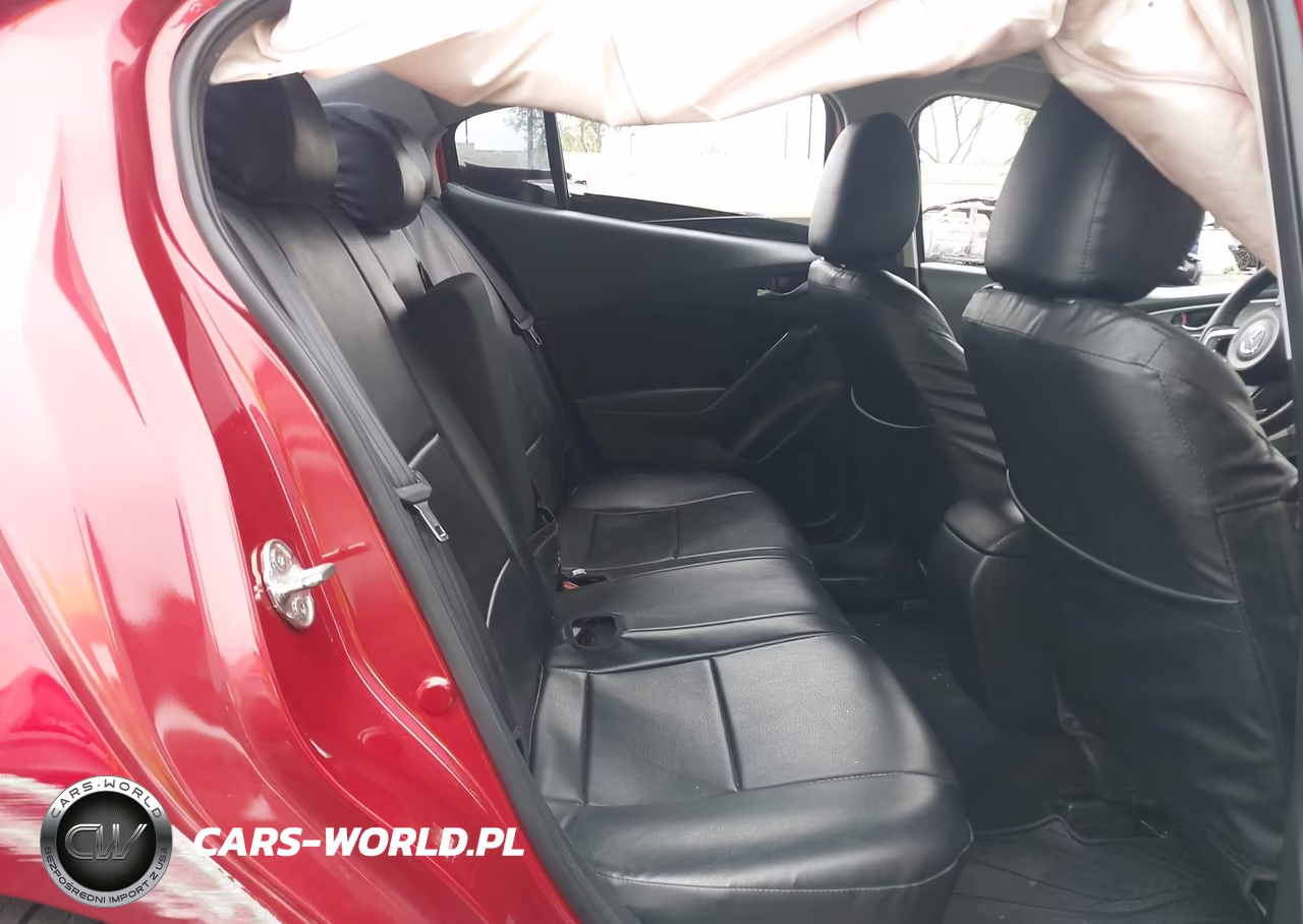 2018 Mazda Mazda3 Sport VIN:3MZBN1U7XJM160695 - 8