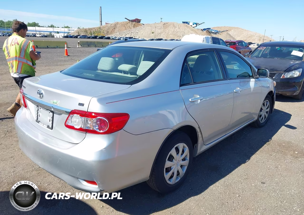 2011 Toyota Corolla Le VIN:JTDBU4EE6BJ095654 - 4