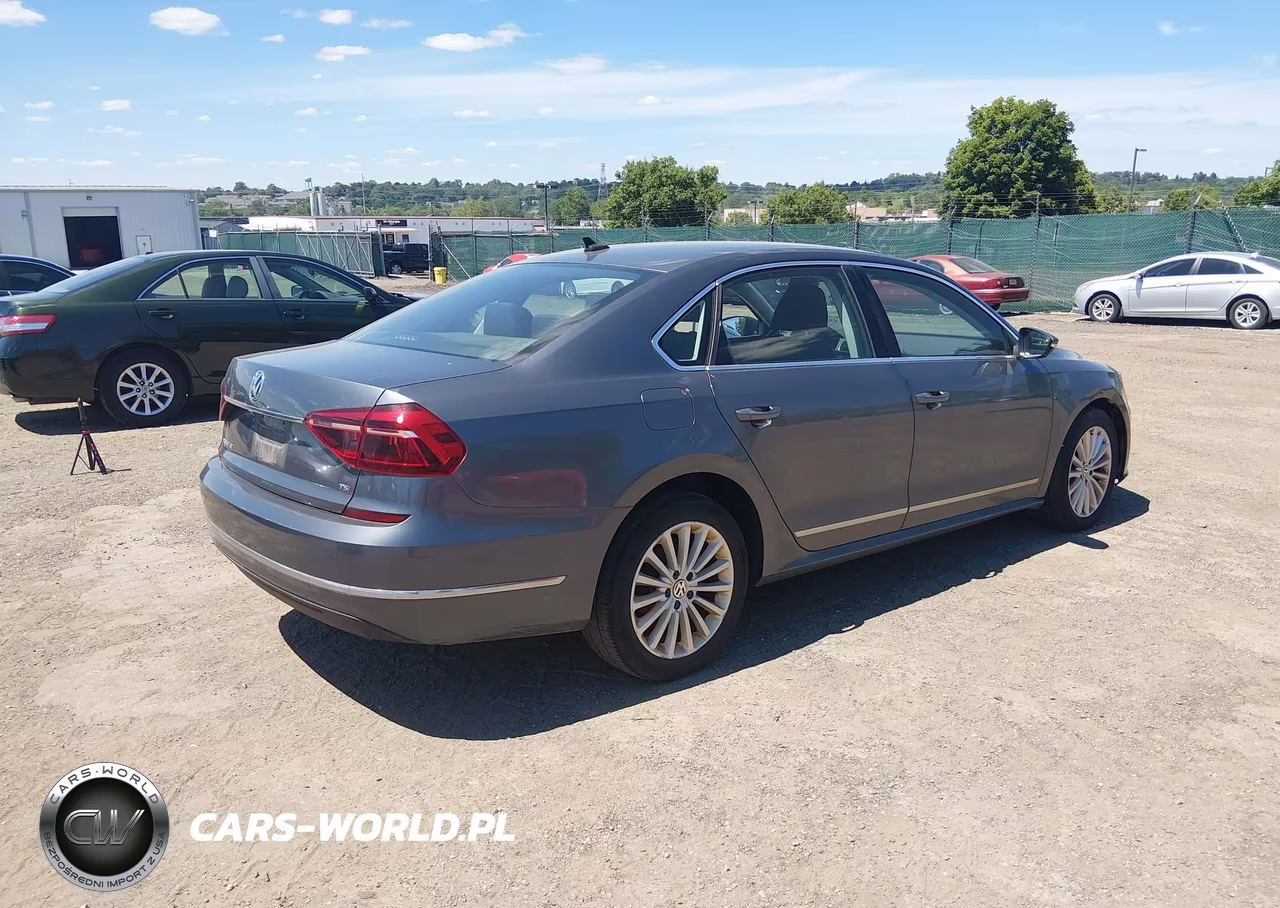 2017 Volkswagen Passat 1.8T Se VIN:1VWBT7A3XHC027697 - 4