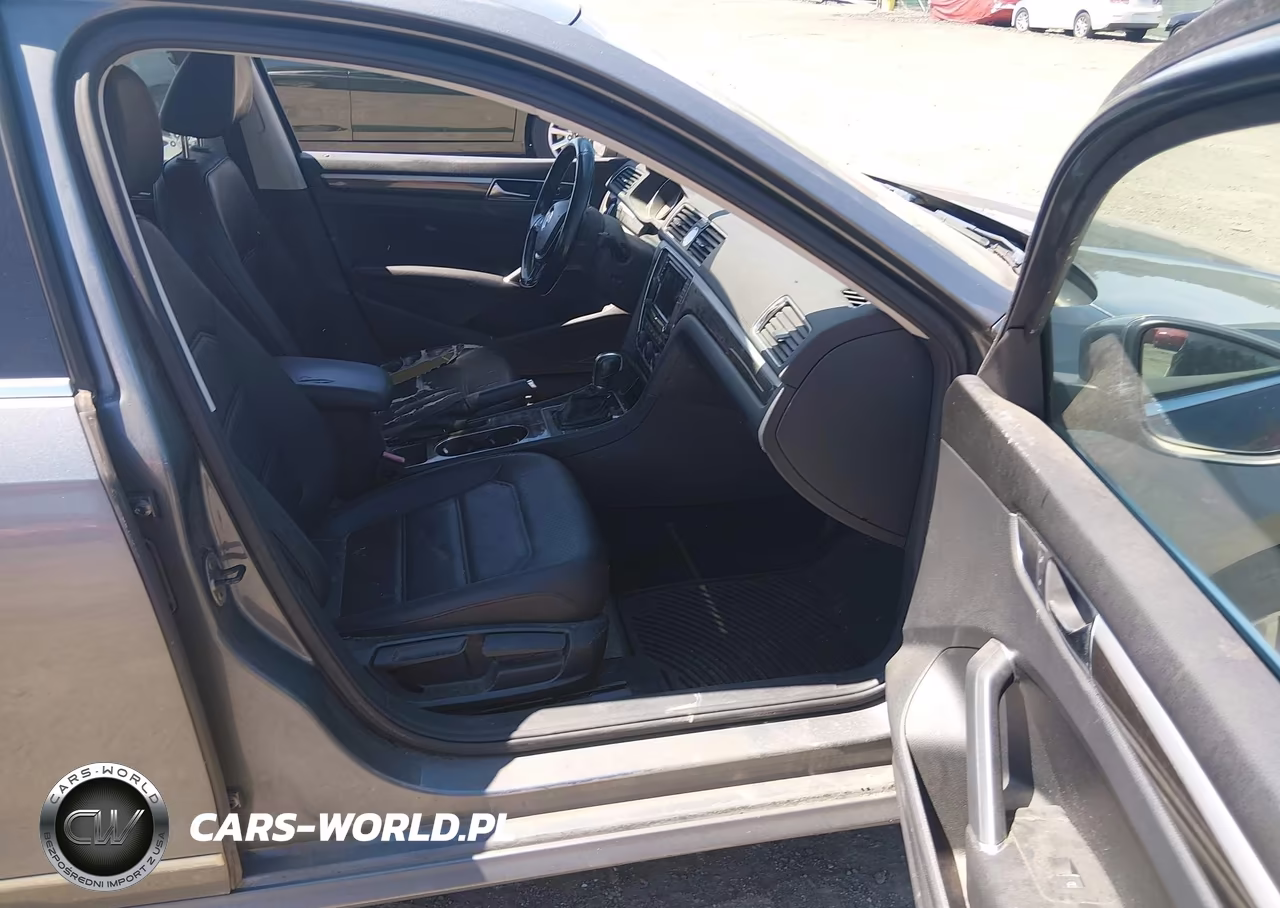 2017 Volkswagen Passat 1.8T Se VIN:1VWBT7A3XHC027697 - 5