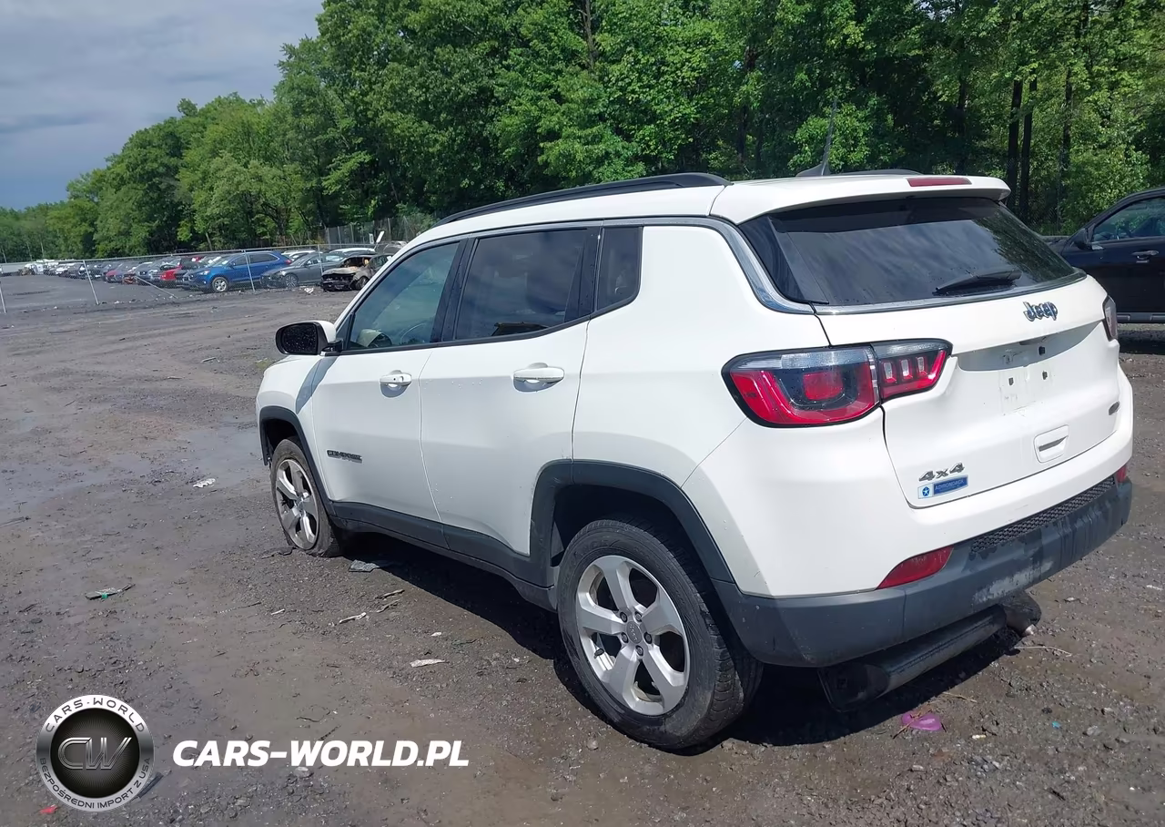 2019 Jeep Compass Latitude 4X4 VIN:3C4NJDBB2KT754631 - 3