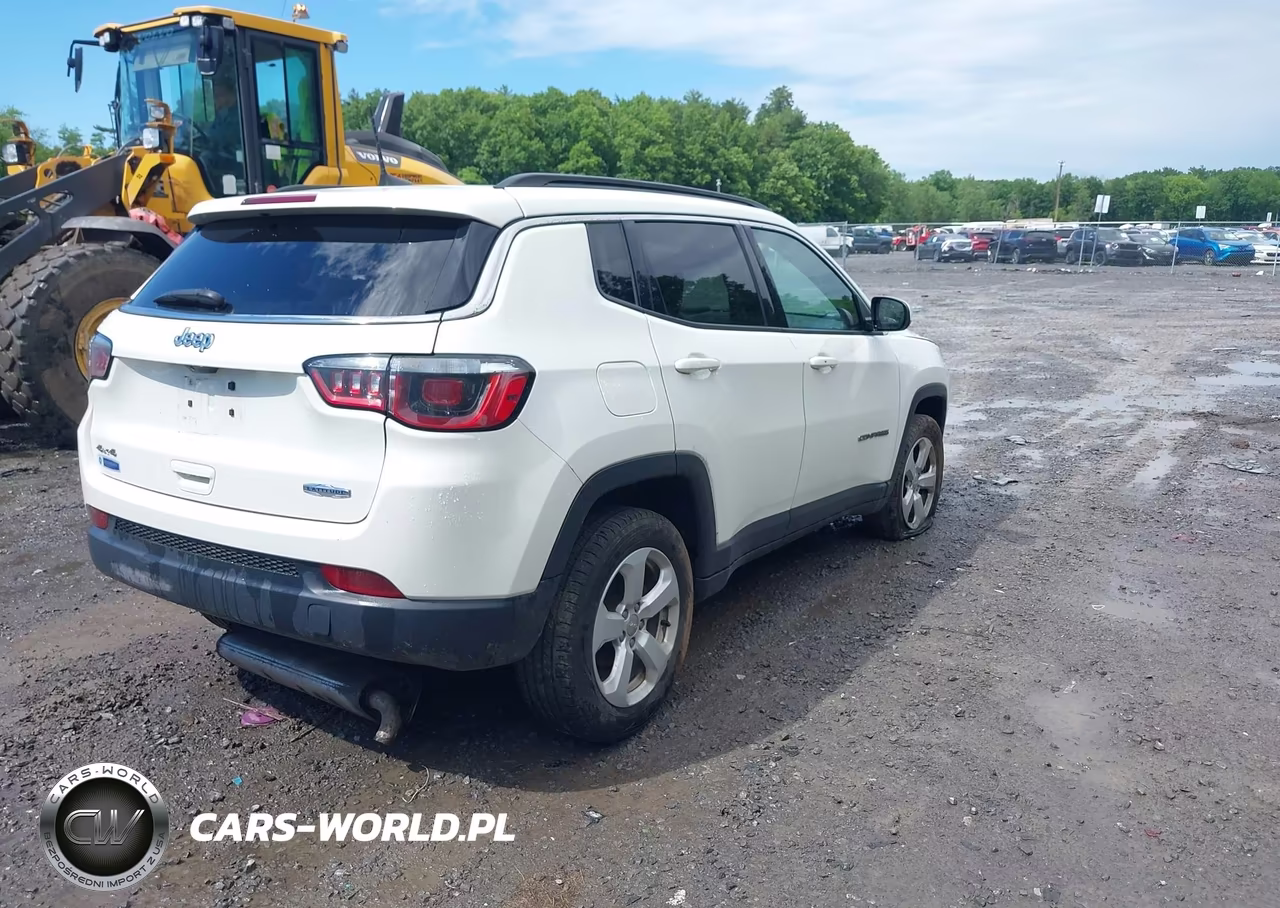 2019 Jeep Compass Latitude 4X4 VIN:3C4NJDBB2KT754631 - 4
