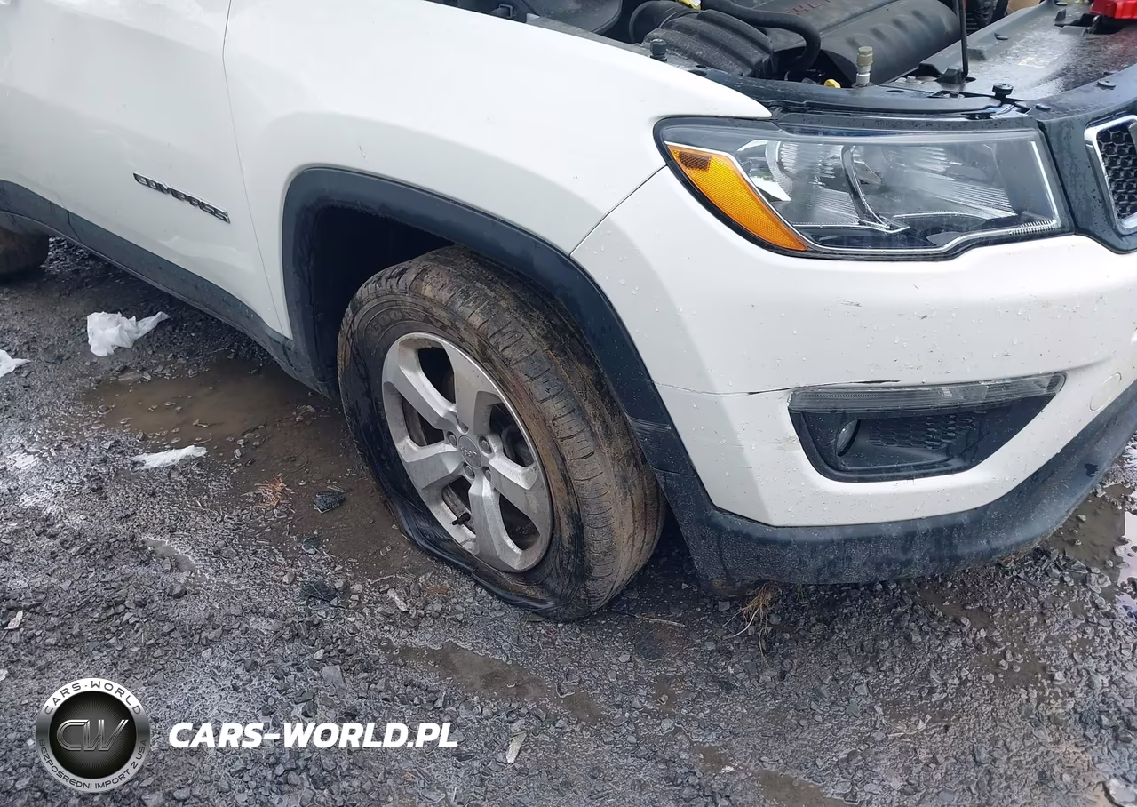 2019 Jeep Compass Latitude 4X4 VIN:3C4NJDBB2KT754631 - 6