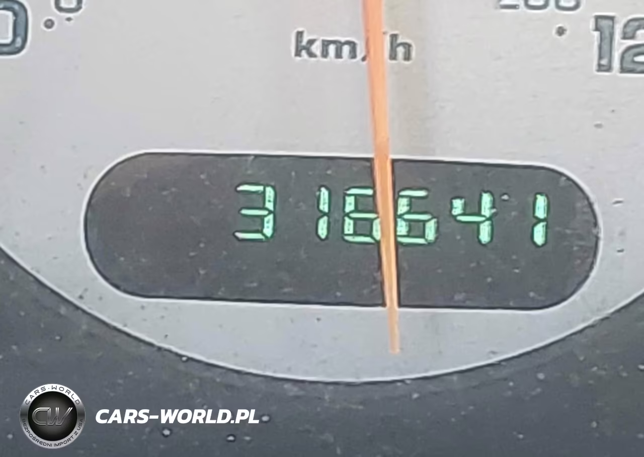 2003 Chrysler Town & Country VIN:2C4GP24R23R323801 - 15