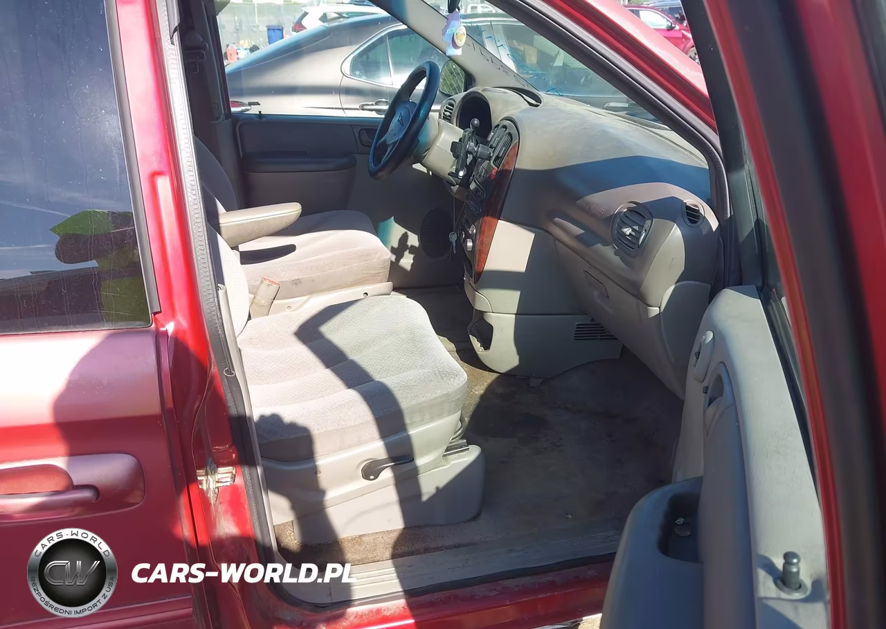 2003 Chrysler Town & Country VIN:2C4GP24R23R323801 - 5