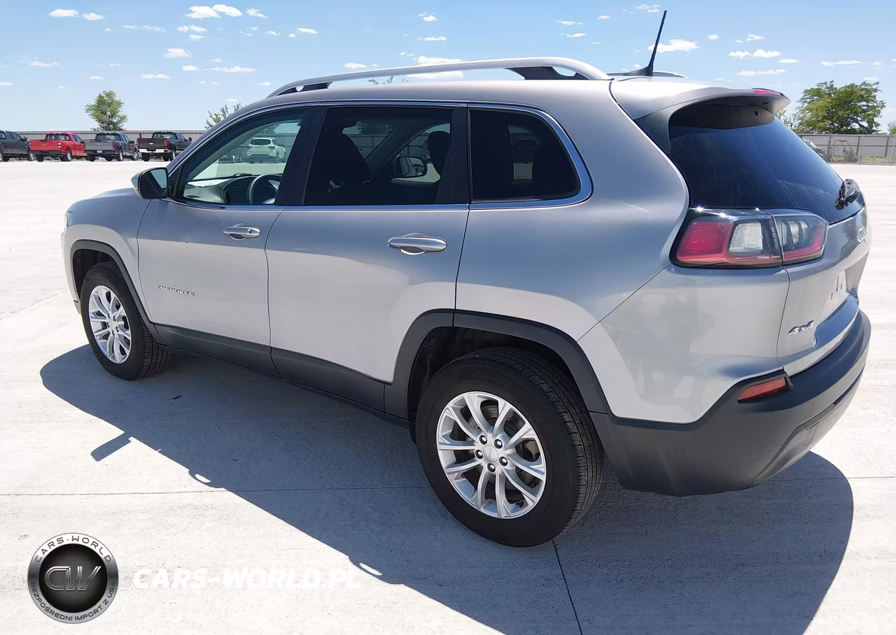 2019 Jeep Cherokee Latitude 4X4 VIN:1C4PJMCB3KD449460 - 3