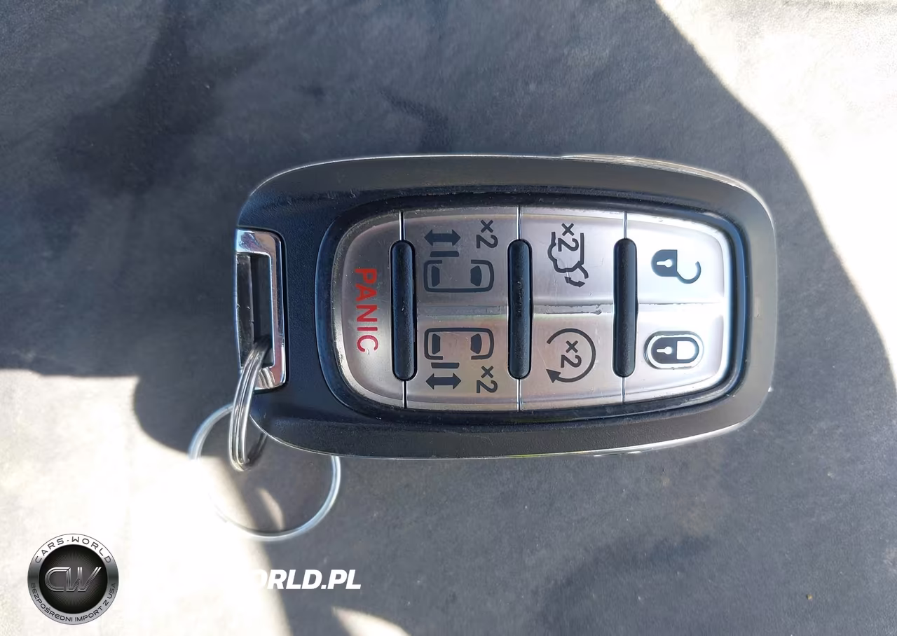2023 Chrysler Pacifica Hybrid Touring L VIN:2C4RC1L7XPR575669 - 11