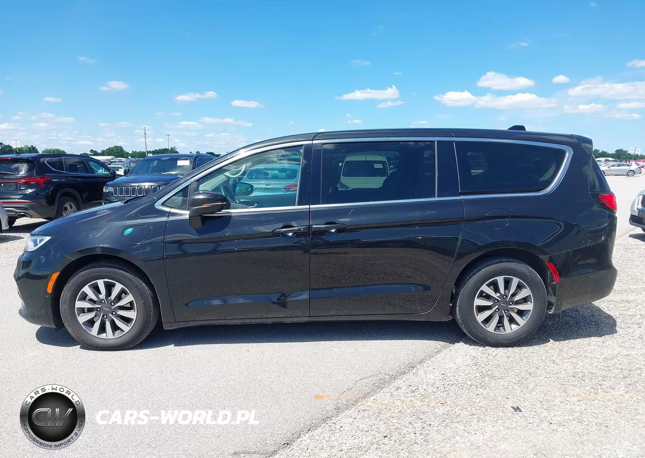 2023 Chrysler Pacifica Hybrid Touring L VIN:2C4RC1L7XPR575669 - 19
