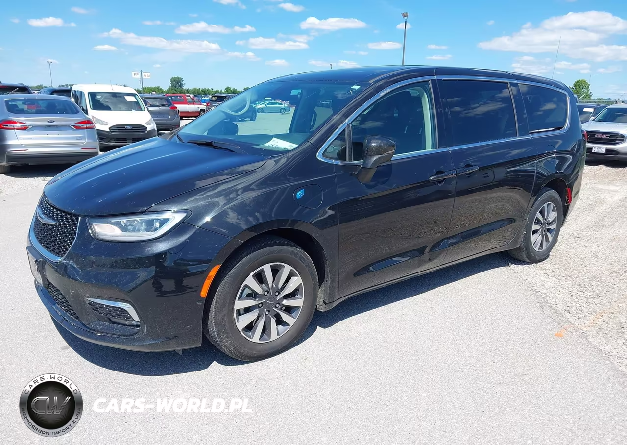 2023 Chrysler Pacifica Hybrid Touring L VIN:2C4RC1L7XPR575669 - 2