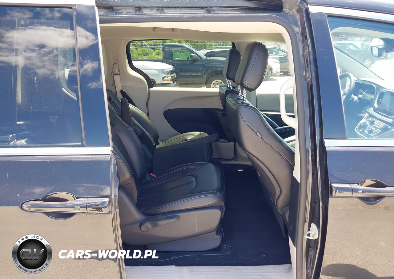 2023 Chrysler Pacifica Hybrid Touring L VIN:2C4RC1L7XPR575669 - 8